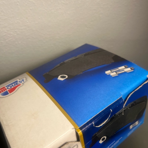 Carquest Premium Gold-Ceramic brake pads (4 set) - Picture 1 of 6